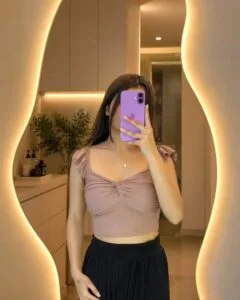 Mirror Selfie Prompt